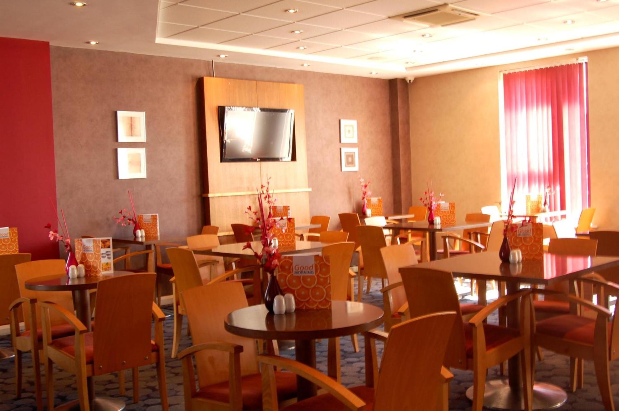 Holiday Inn Express Swindon City Centre By Ihg Extérieur photo