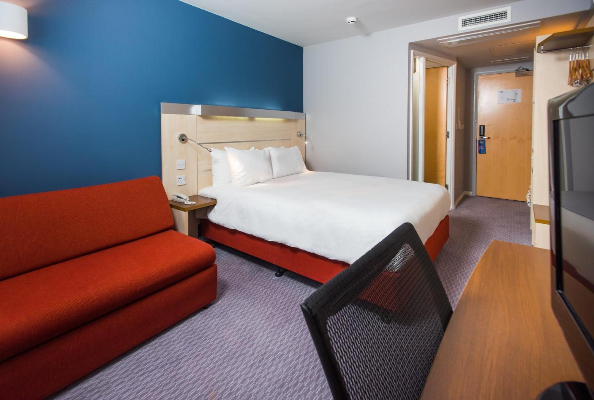 Holiday Inn Express Swindon City Centre By Ihg Extérieur photo