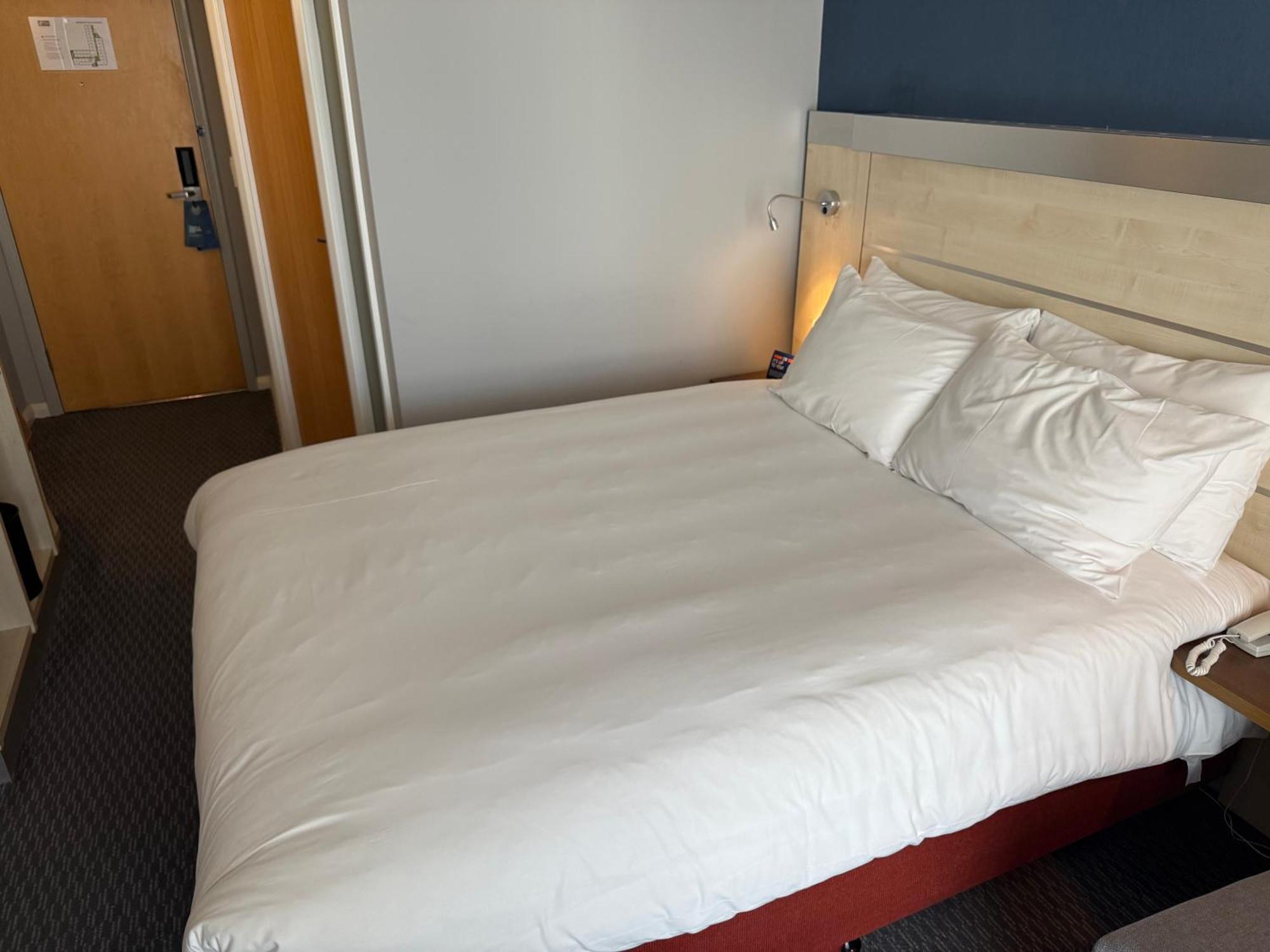 Holiday Inn Express Swindon City Centre By Ihg Extérieur photo