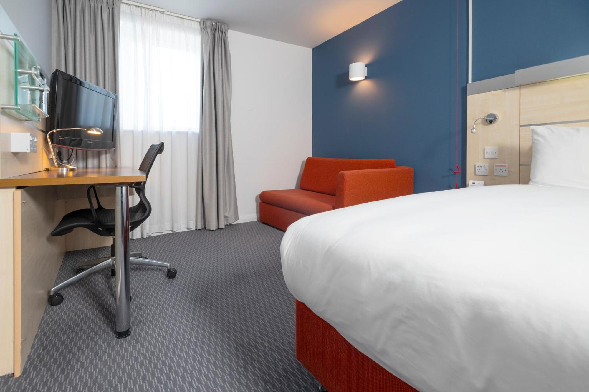 Holiday Inn Express Swindon City Centre By Ihg Extérieur photo