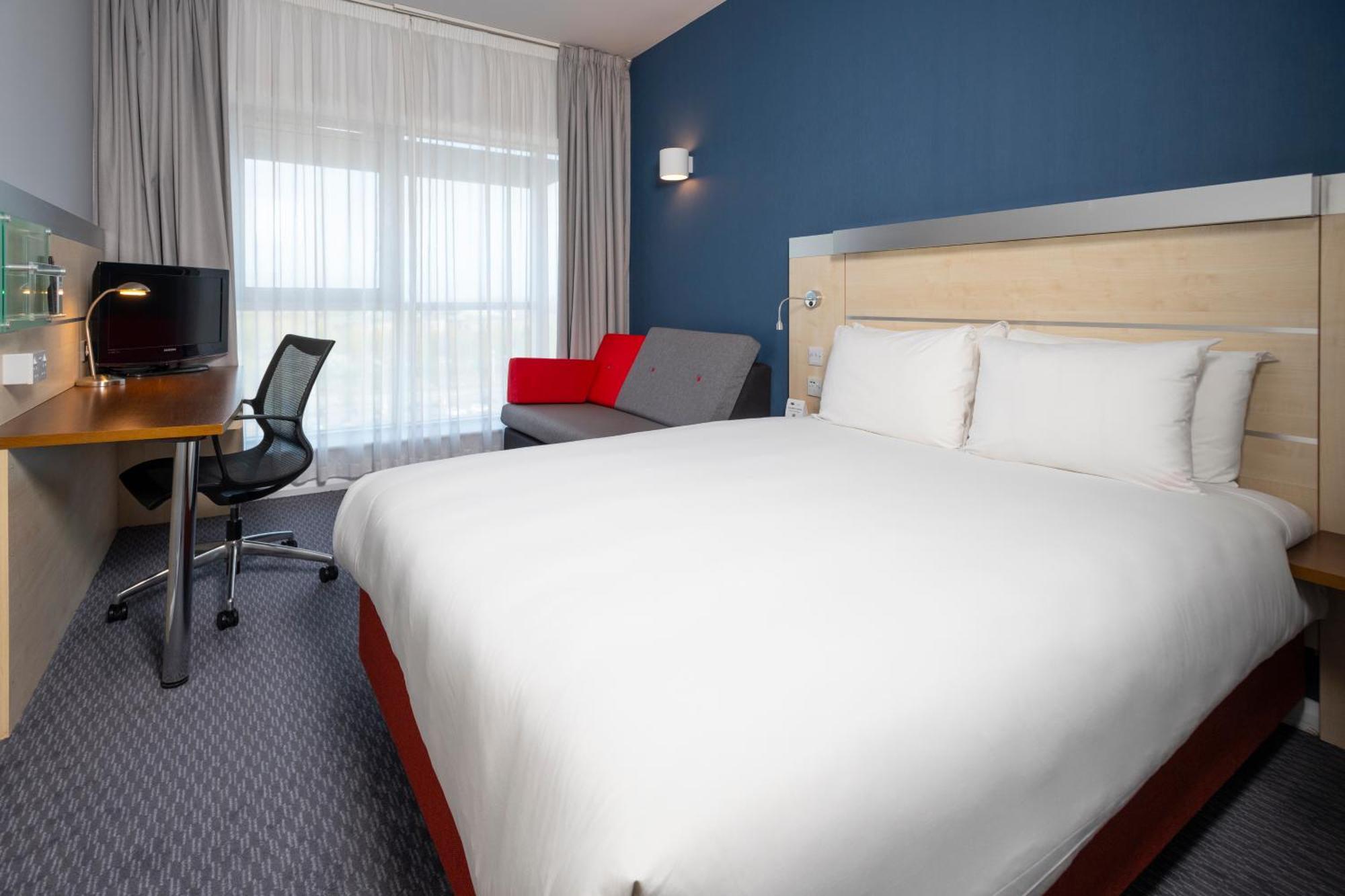 Holiday Inn Express Swindon City Centre By Ihg Extérieur photo