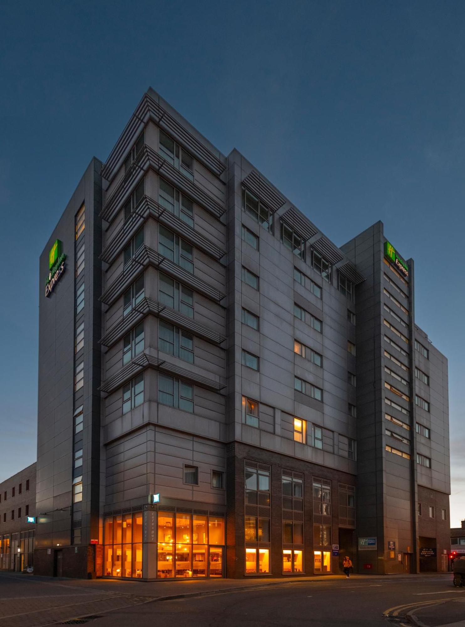 Holiday Inn Express Swindon City Centre By Ihg Extérieur photo