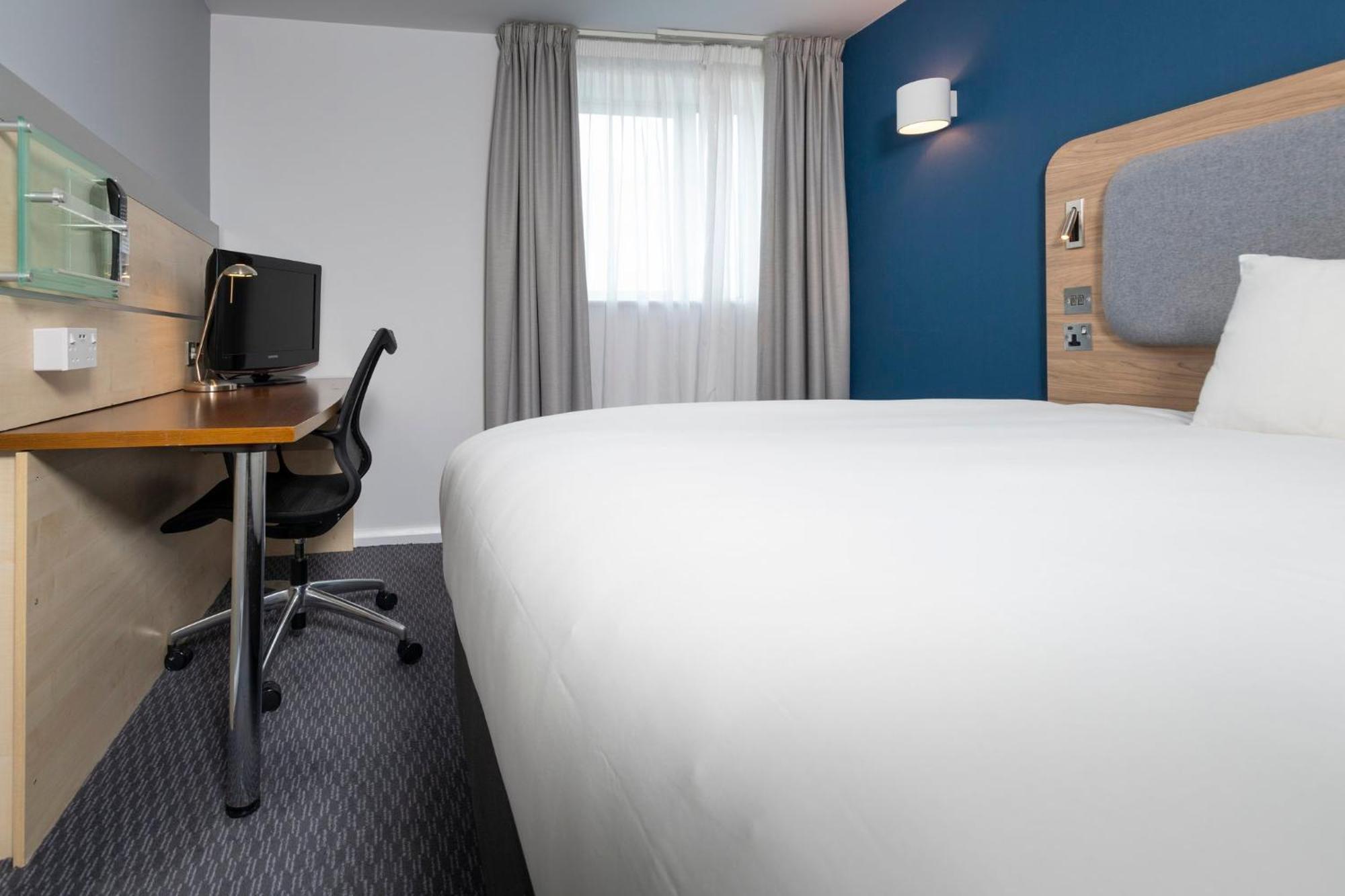 Holiday Inn Express Swindon City Centre By Ihg Extérieur photo