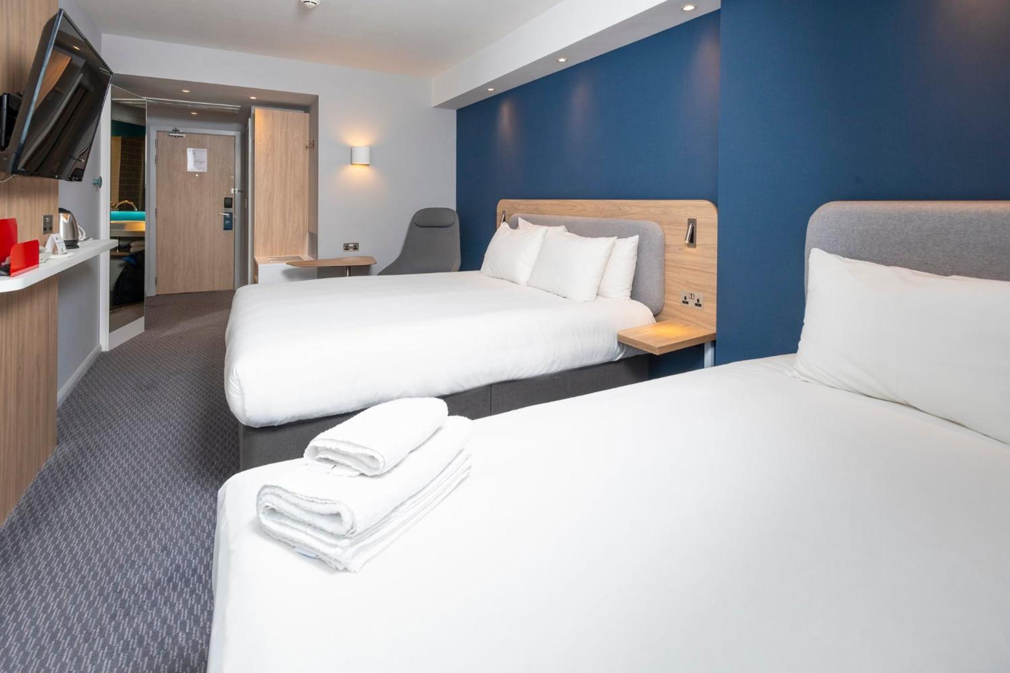 Holiday Inn Express Swindon City Centre By Ihg Extérieur photo
