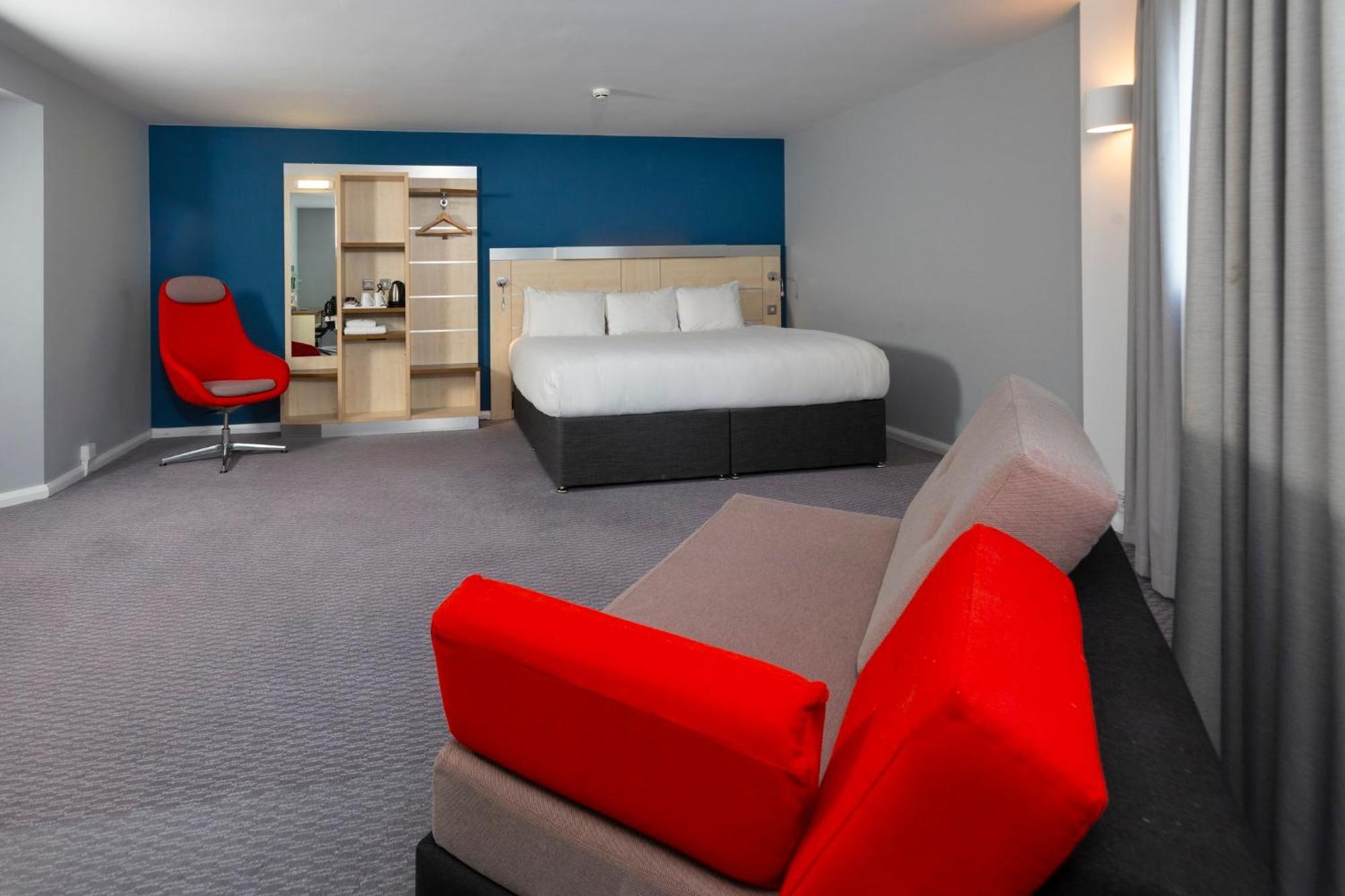 Holiday Inn Express Swindon City Centre By Ihg Extérieur photo
