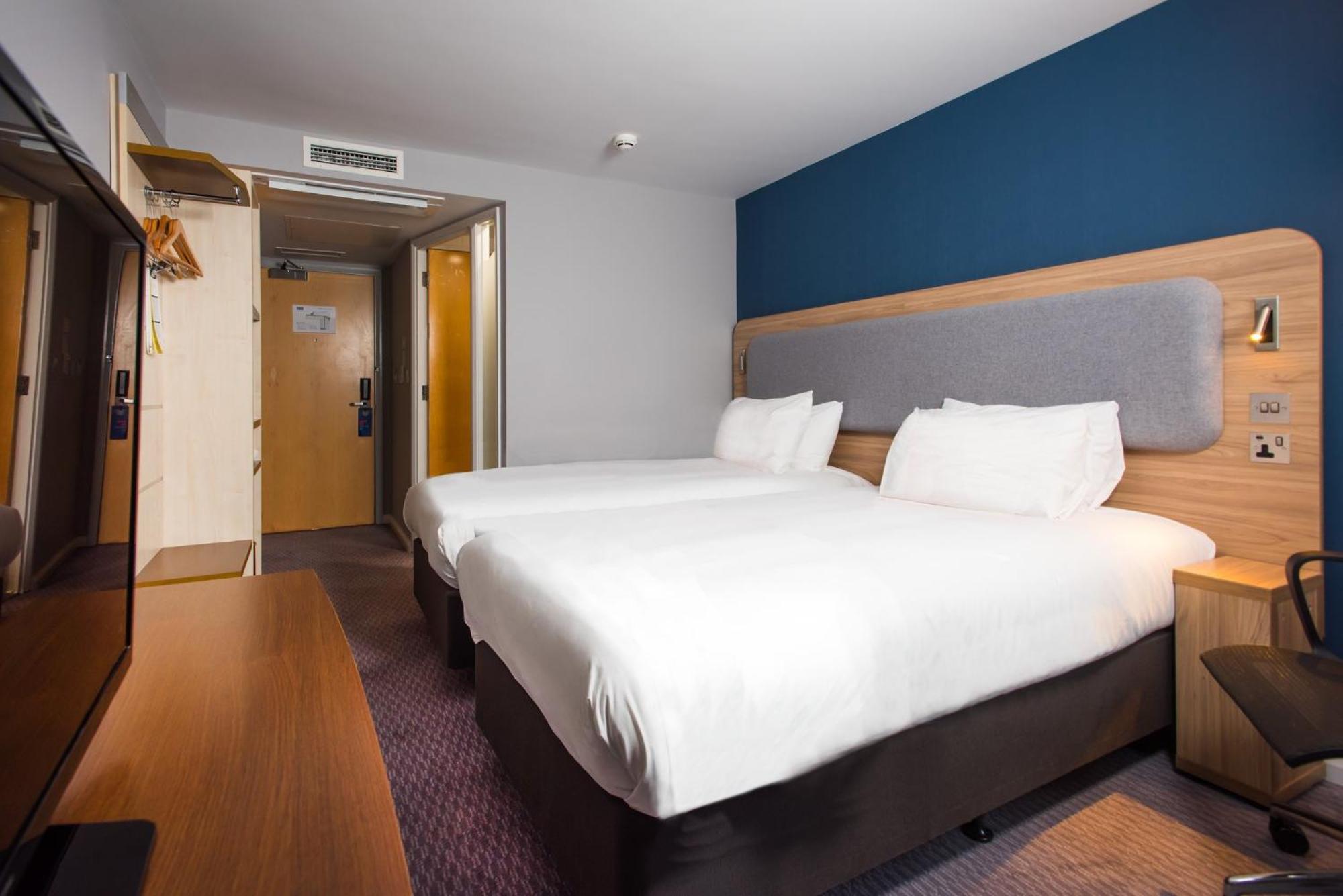 Holiday Inn Express Swindon City Centre By Ihg Extérieur photo