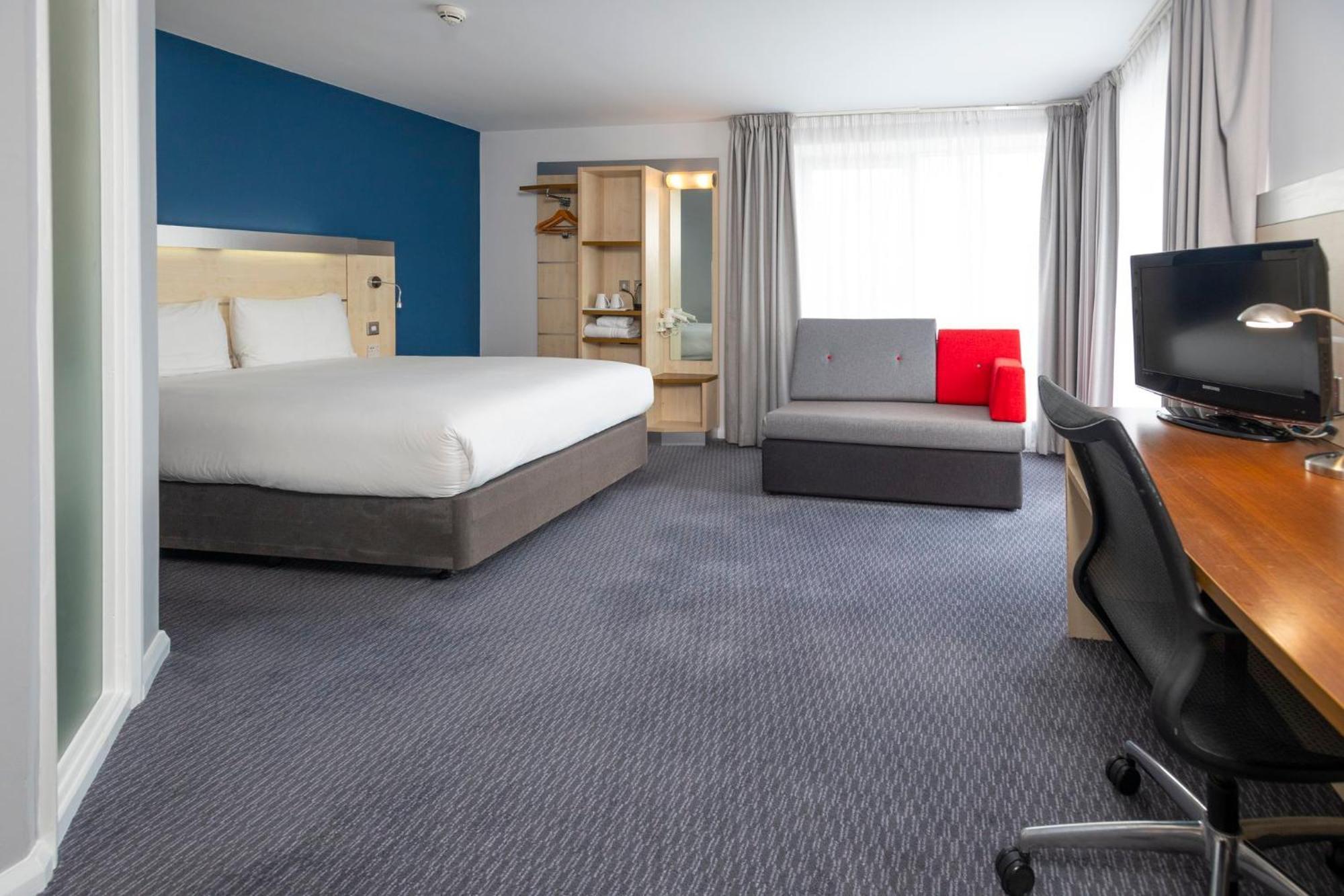 Holiday Inn Express Swindon City Centre By Ihg Extérieur photo