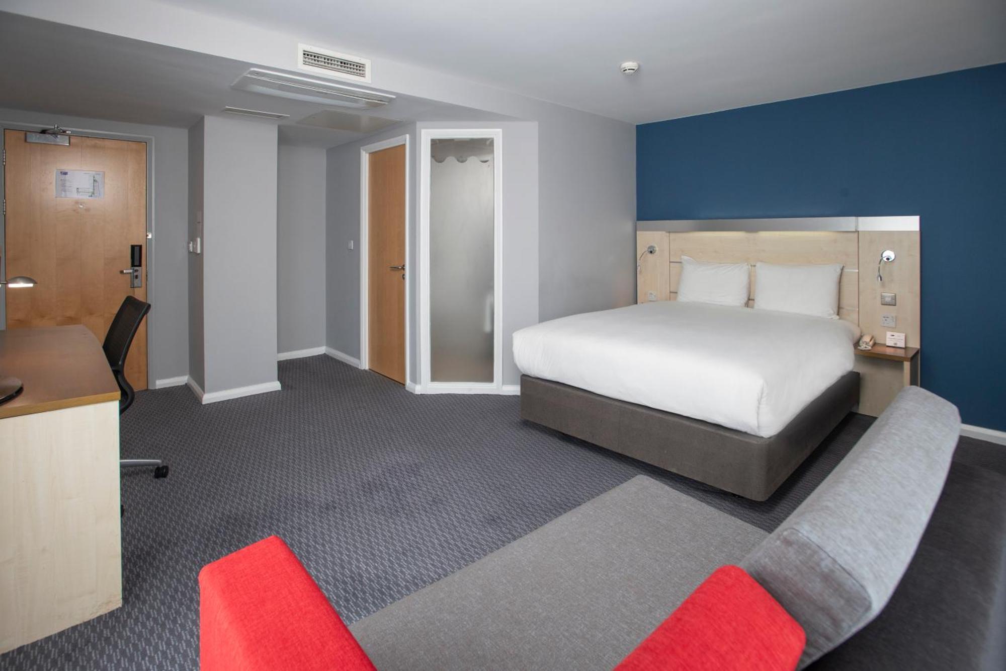 Holiday Inn Express Swindon City Centre By Ihg Extérieur photo