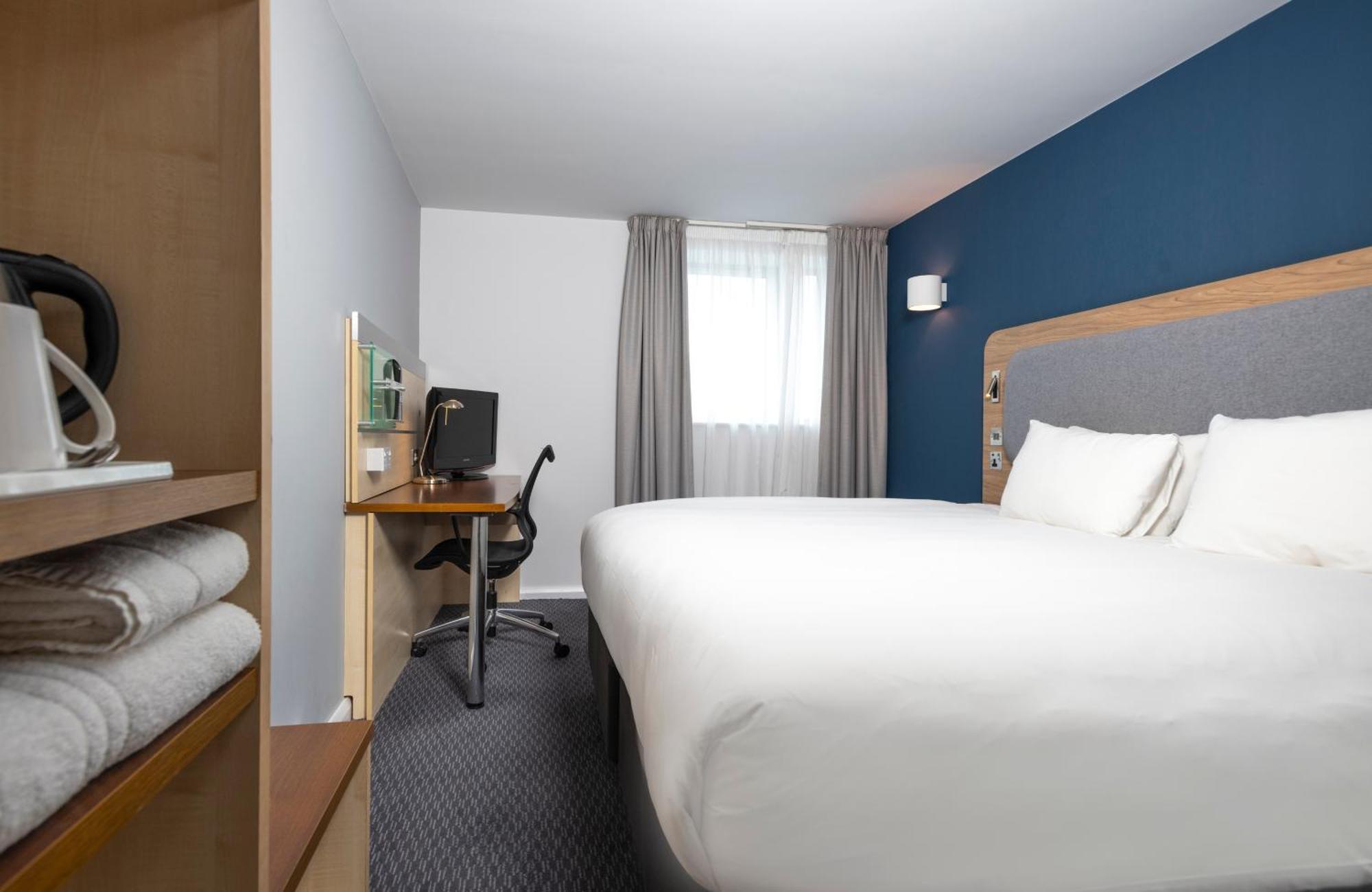 Holiday Inn Express Swindon City Centre By Ihg Extérieur photo