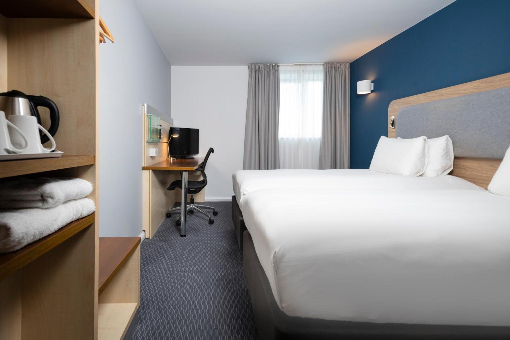 Holiday Inn Express Swindon City Centre By Ihg Extérieur photo