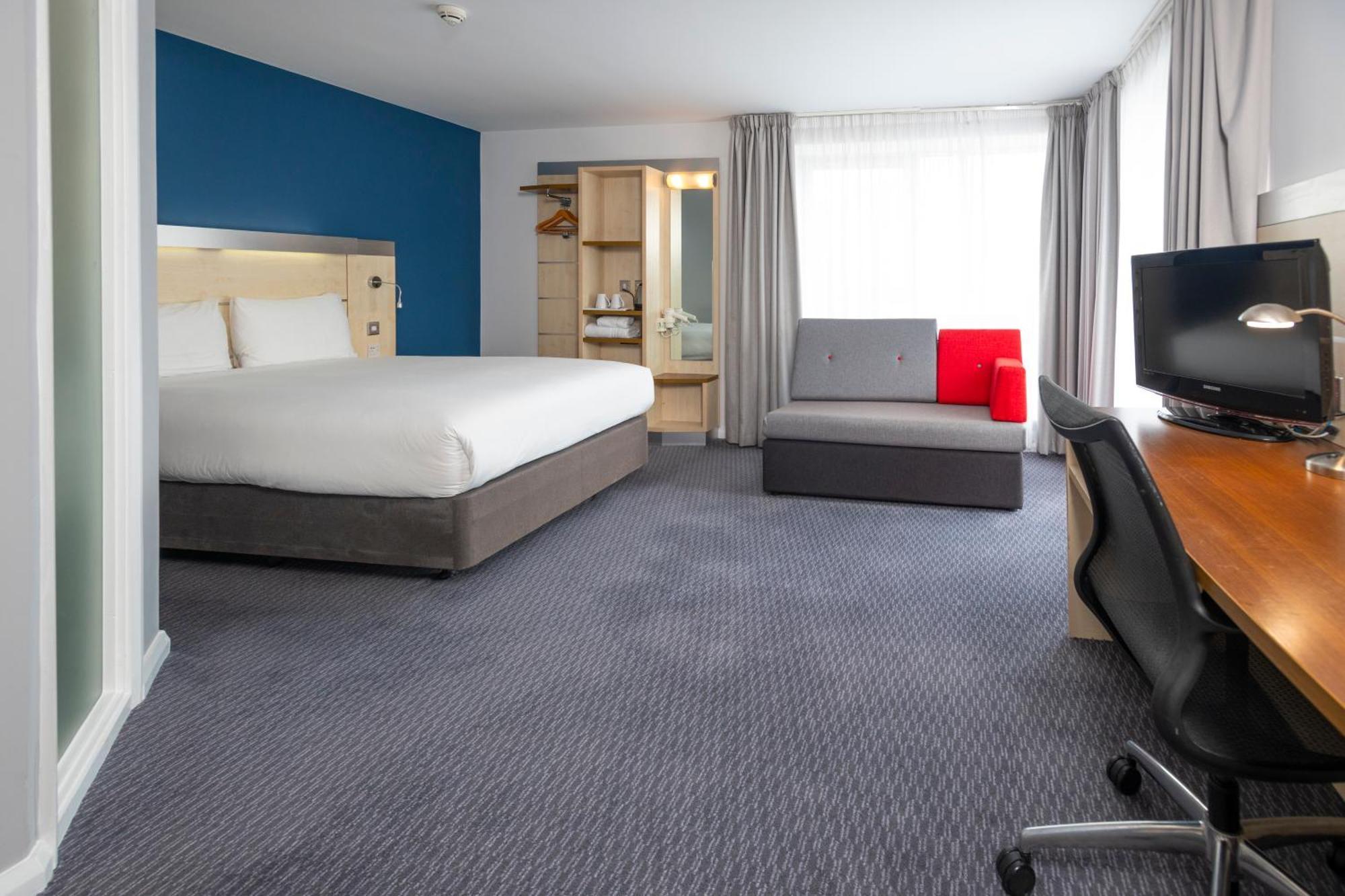 Holiday Inn Express Swindon City Centre By Ihg Extérieur photo