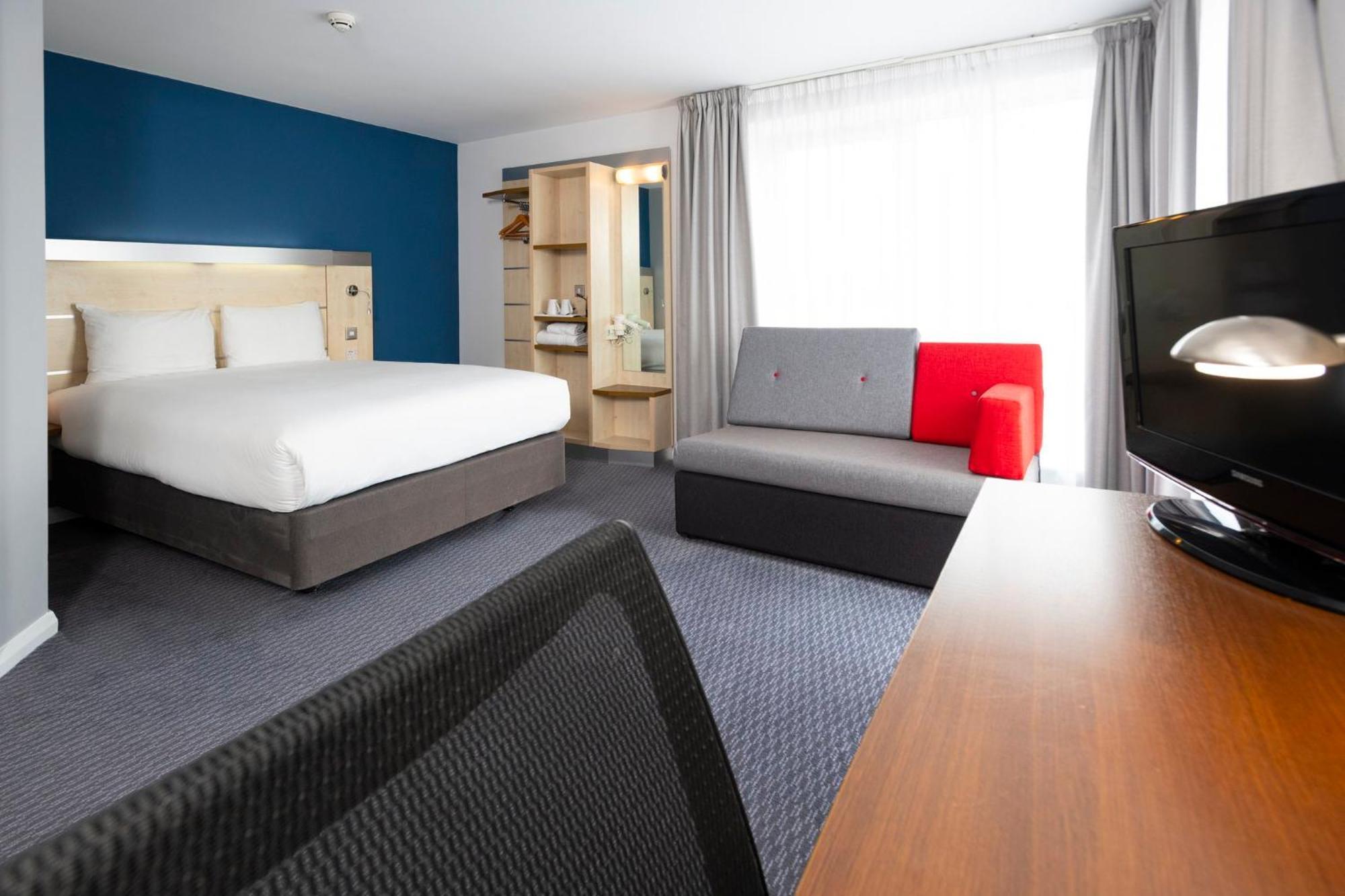 Holiday Inn Express Swindon City Centre By Ihg Extérieur photo