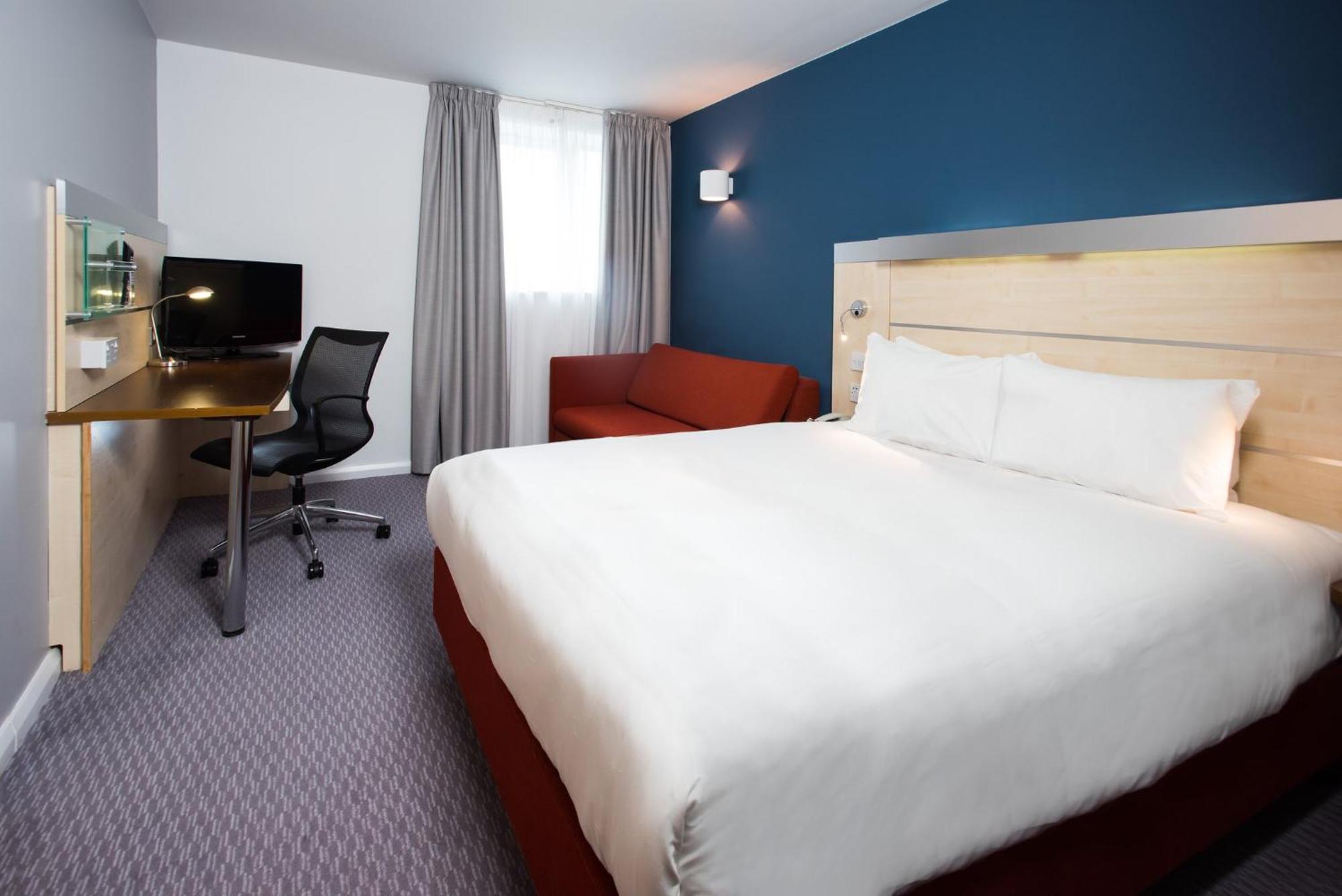 Holiday Inn Express Swindon City Centre By Ihg Extérieur photo