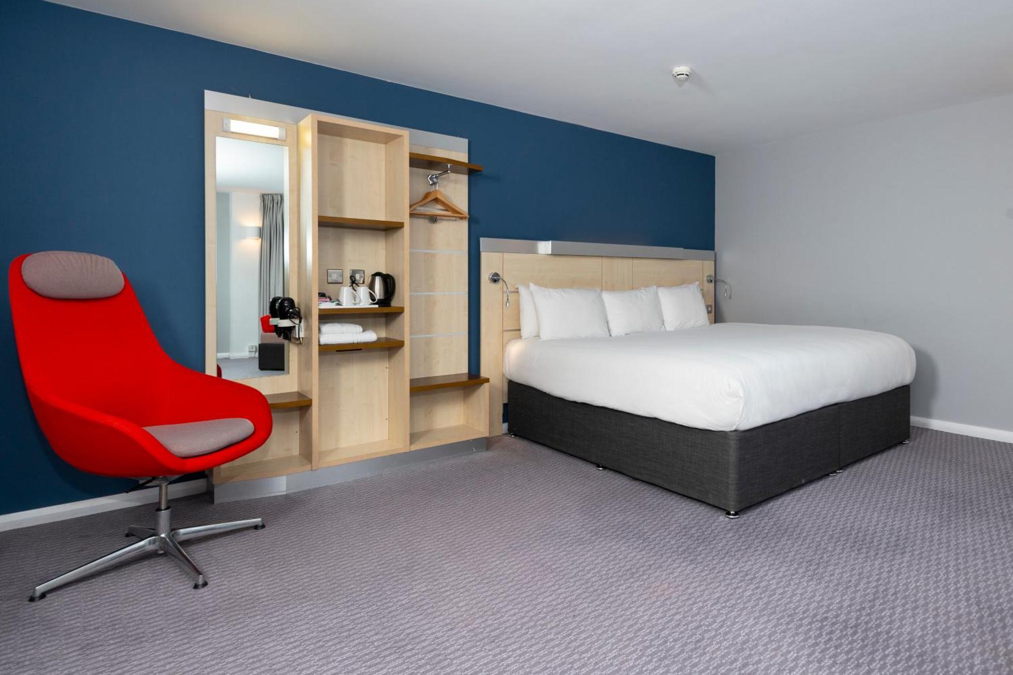 Holiday Inn Express Swindon City Centre By Ihg Extérieur photo