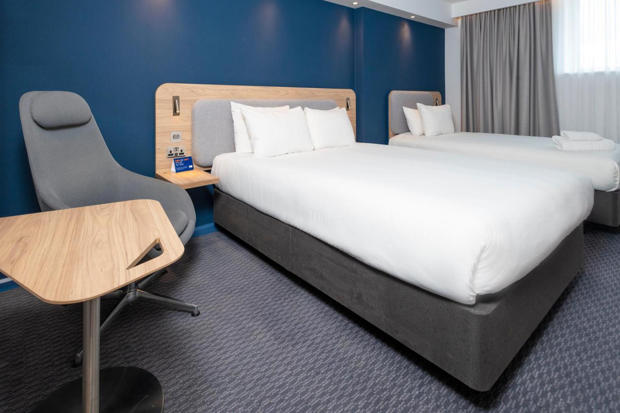 Holiday Inn Express Swindon City Centre By Ihg Extérieur photo