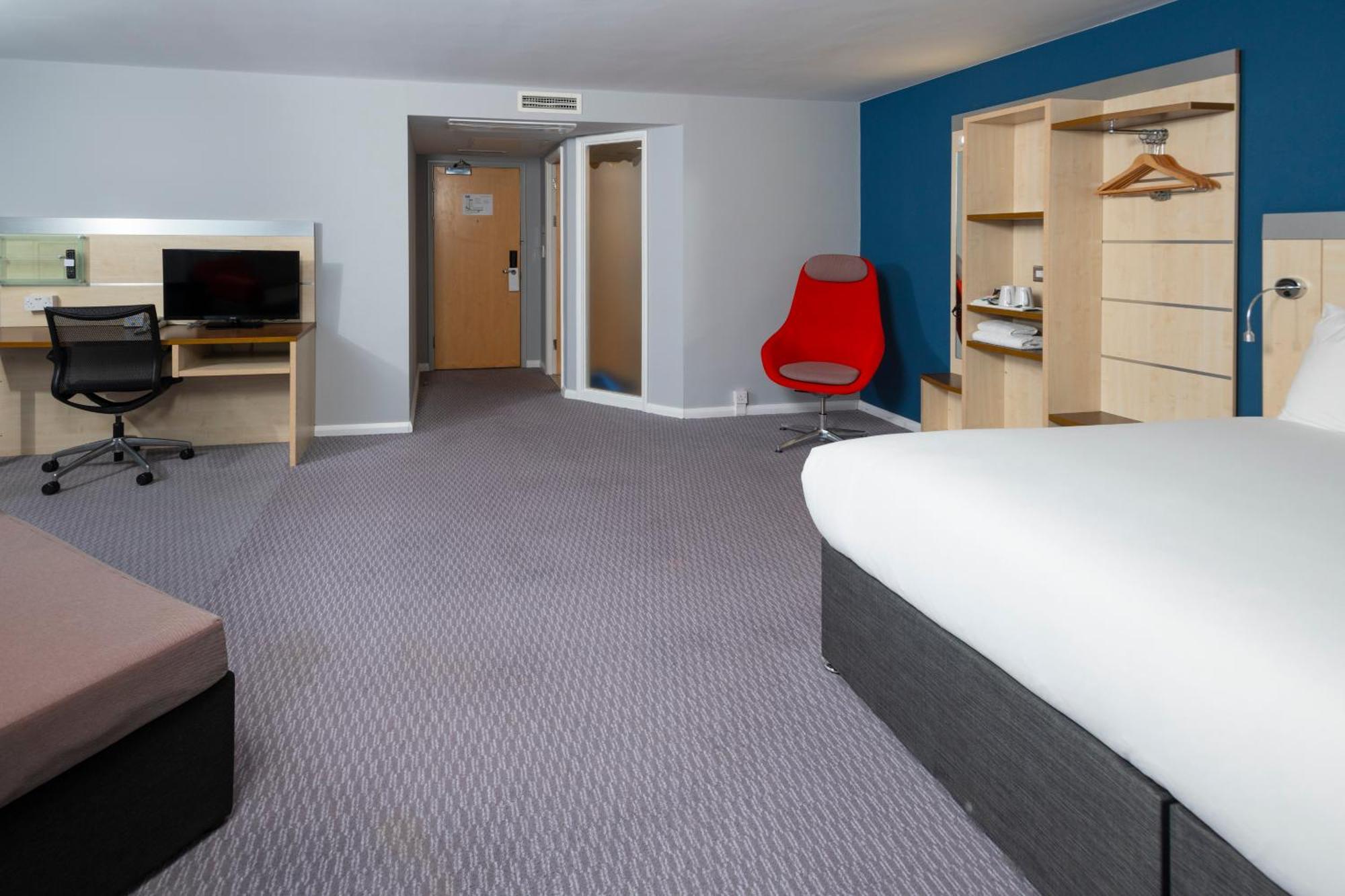 Holiday Inn Express Swindon City Centre By Ihg Extérieur photo