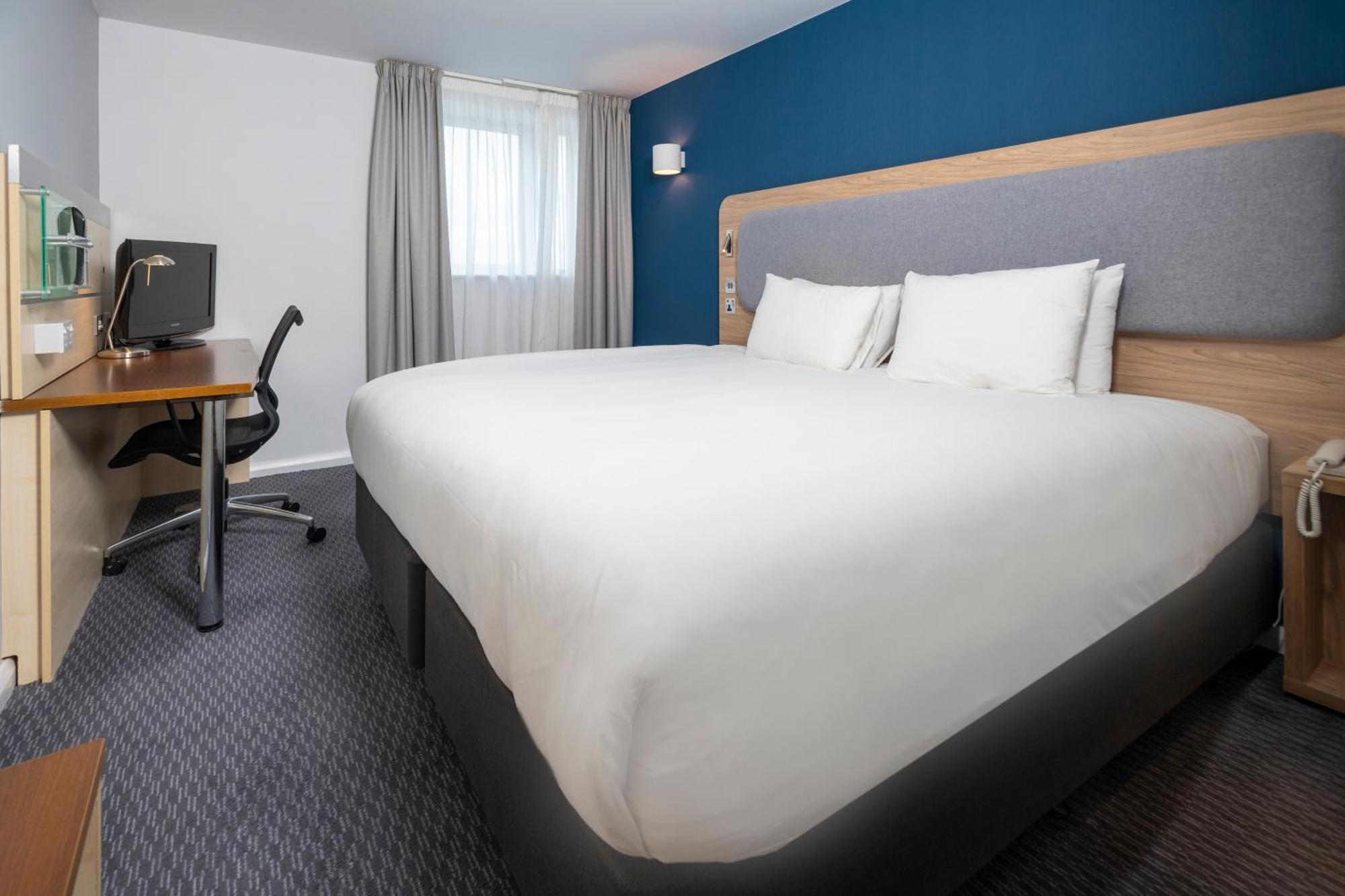 Holiday Inn Express Swindon City Centre By Ihg Extérieur photo