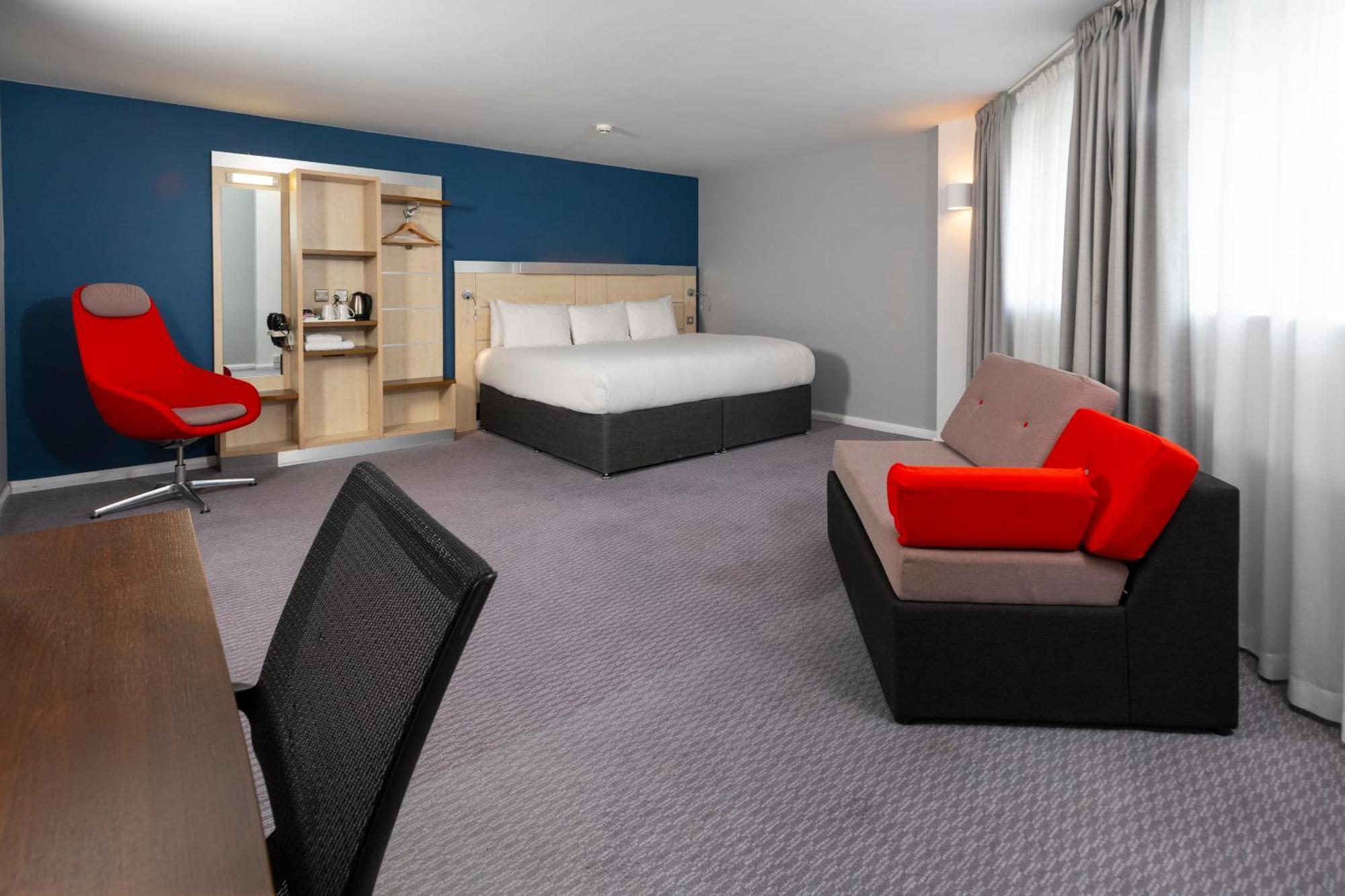 Holiday Inn Express Swindon City Centre By Ihg Extérieur photo