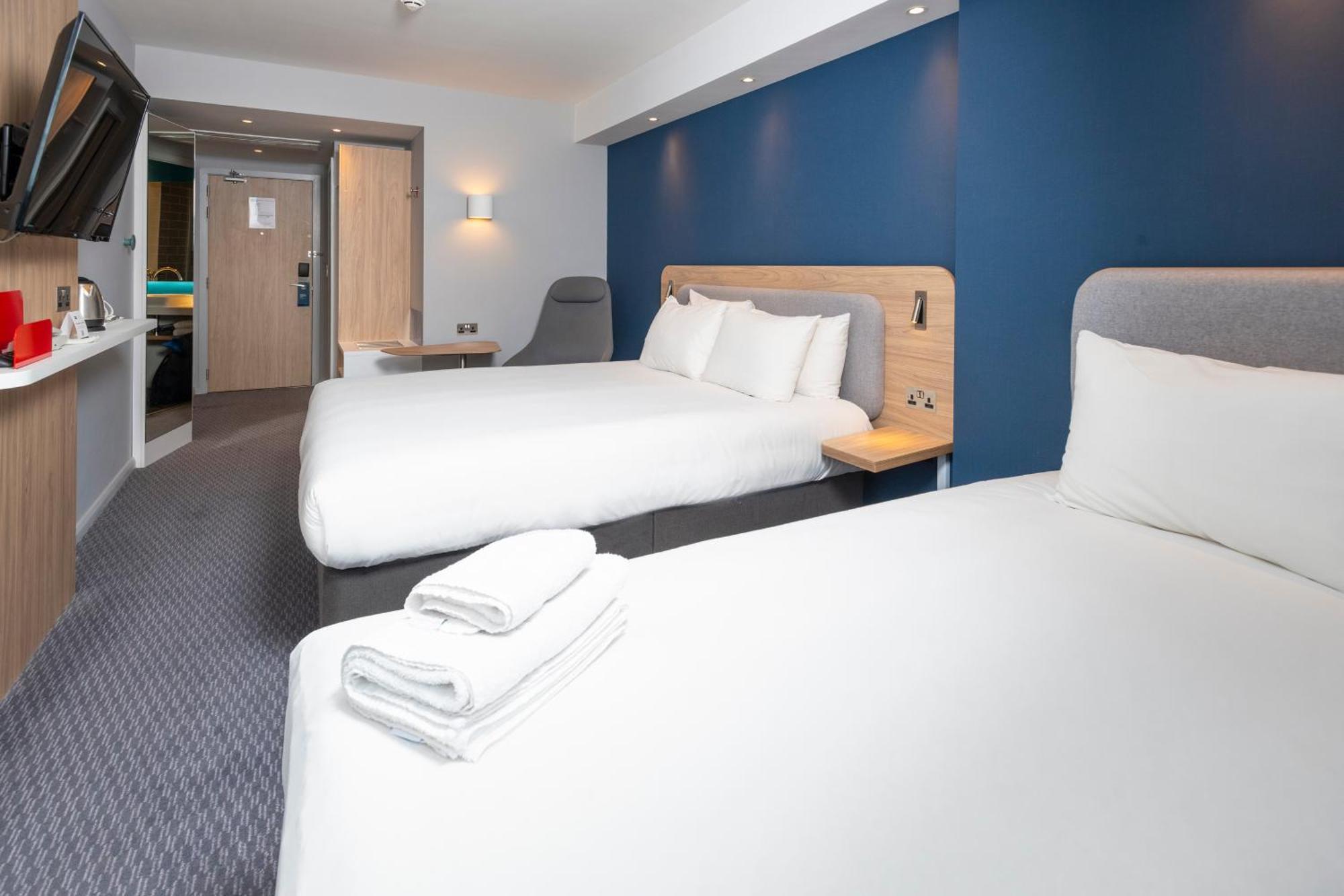 Holiday Inn Express Swindon City Centre By Ihg Extérieur photo