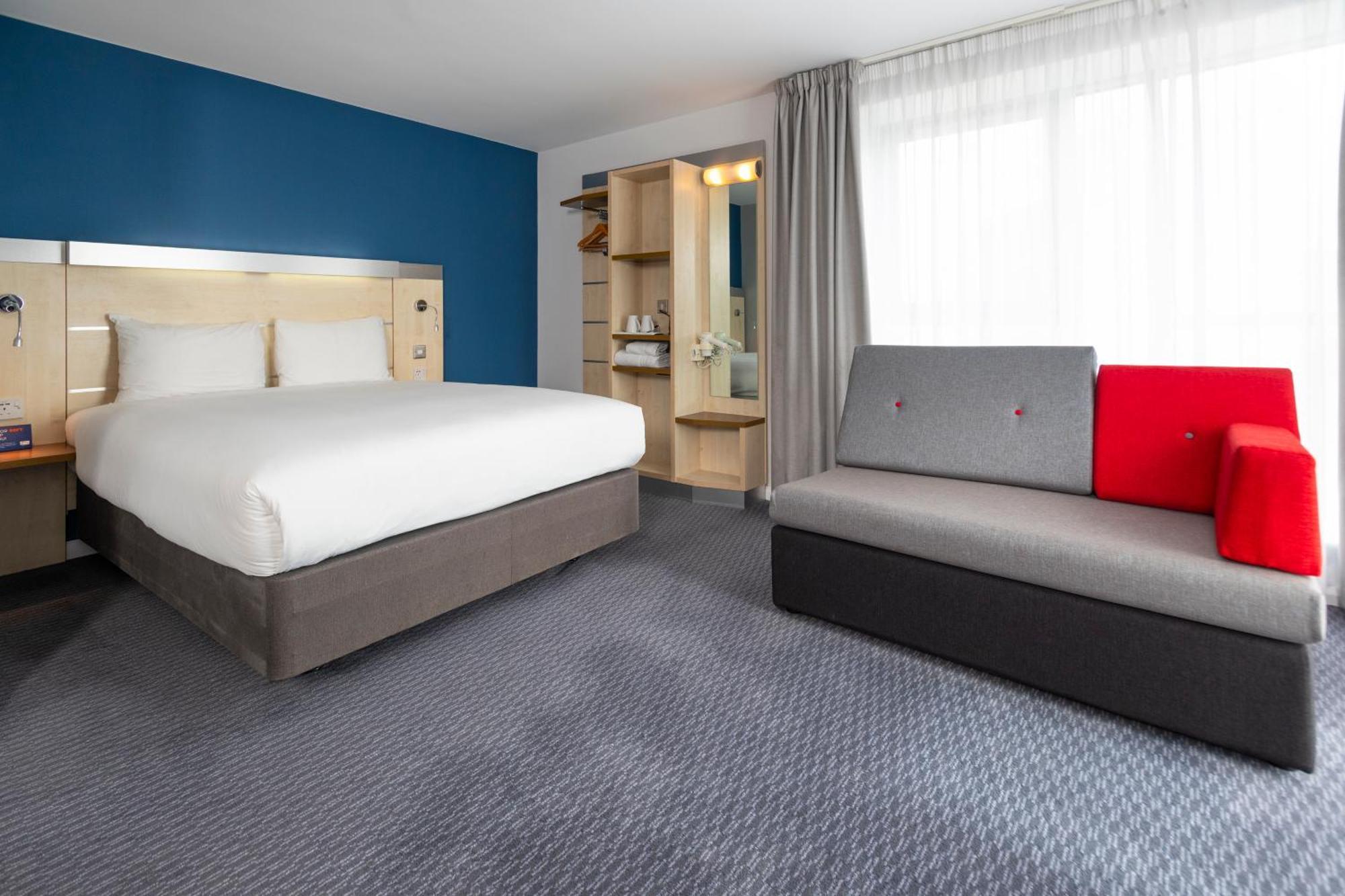 Holiday Inn Express Swindon City Centre By Ihg Extérieur photo