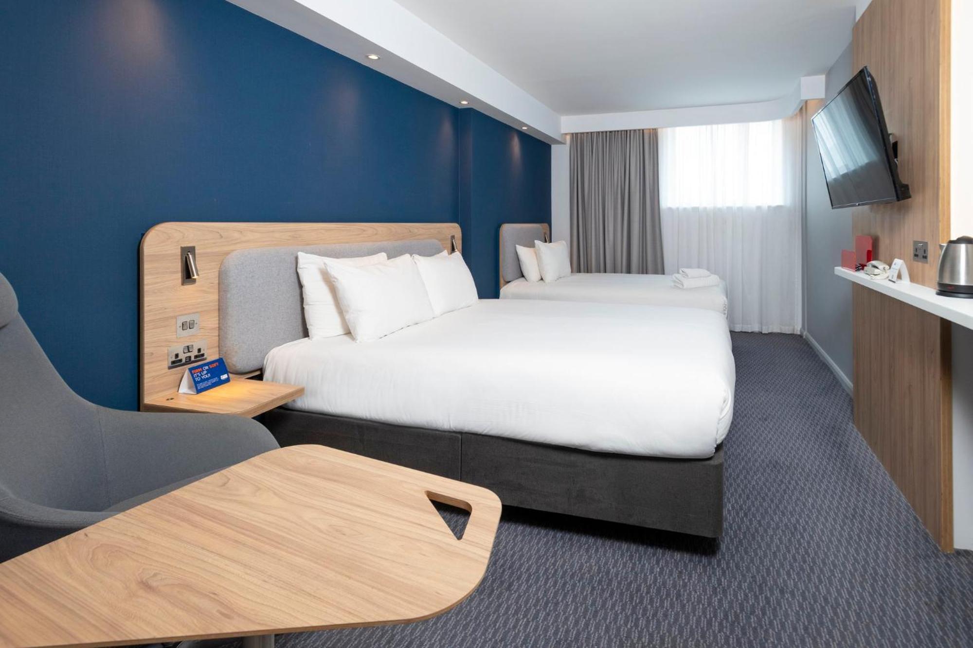 Holiday Inn Express Swindon City Centre By Ihg Extérieur photo