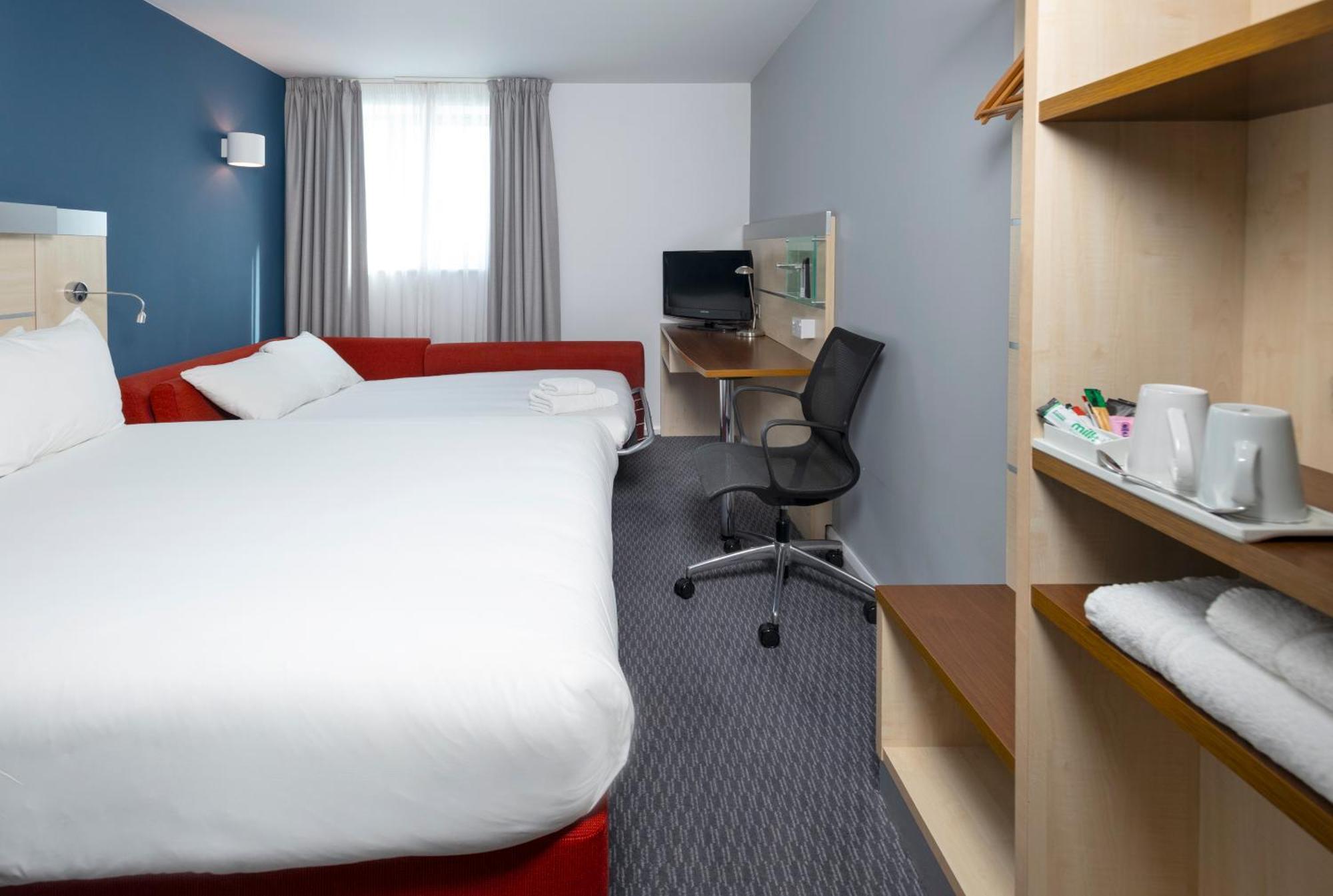 Holiday Inn Express Swindon City Centre By Ihg Extérieur photo